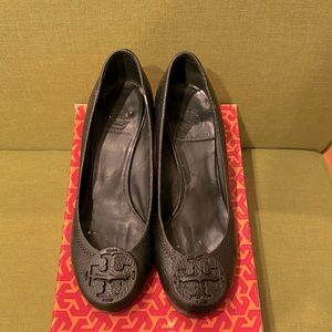 Tory Burch - Sally tumbled-leather, black size 7, wedges